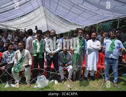 Sriangar, Indien. Juli 2025. SRINAGAR, INDIEN - 28. JULI: Anhänger der Demokratischen Volkspartei (PDP) nehmen am 26. Gründungstag der Partei am 28. Juli 2025 in Srinagar, Indien, Teil. (Foto: Waseem Andrabi/Hindustan Times/SIPA USA) Credit: SIPA USA/Alamy Live News Stockfoto