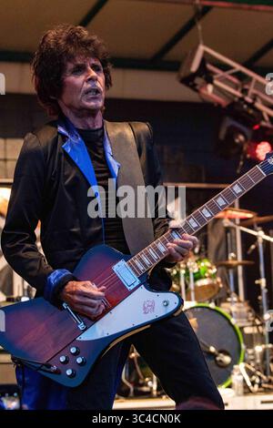 25. Juli 2018 – Edmonton, Alberta, Kanada – Al Harlow an Lead Guitars und Vocals. Die kanadischen Rock-Icons Prism stürmten auf die K-Days North-Bühne. Die Band gibt es seit 41 Jahren, wobei in jedem Jahrzehnt 15 Alben veröffentlicht wurden. Die Band produzierte über 15 Top-100-Hits in Kanada und den USA. (Credit Image: © Ron Palmer/SOPA Images via ZUMA Wire) Stockfoto