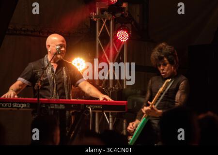 25. Juli 2018: Edmonton, Alberta, Kanada: Marc Gladstone auf den Keys und Al Harlow. Die kanadischen Rock Icons Prism erreichten die K-Days North-Bühne. Die Band gibt es seit 41 Jahren, wobei in jedem Jahrzehnt 15 Alben veröffentlicht wurden. Die Band produzierte über 15 Top-100-Hits in Kanada und den USA. (Credit Image: © Ron Palmer/SOPA Images via ZUMA Wire) Stockfoto