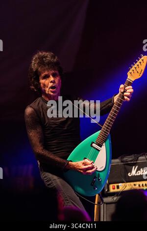 25. Juli 2018 – Edmonton, Alberta, Kanada – Al Harlow an Lead Guitars und Vocals. Die kanadischen Rock-Icons Prism stürmten auf die K-Days North-Bühne. Die Band gibt es seit 41 Jahren, wobei in jedem Jahrzehnt 15 Alben veröffentlicht wurden. Die Band produzierte über 15 Top-100-Hits in Kanada und den USA. (Credit Image: © Ron Palmer/SOPA Images via ZUMA Wire) Stockfoto