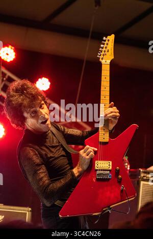 25. Juli 2018 – Edmonton, Alberta, Kanada – Al Harlow an Lead Guitars und Vocals. Die kanadischen Rock-Icons Prism stürmten auf die K-Days North-Bühne. Die Band gibt es seit 41 Jahren, wobei in jedem Jahrzehnt 15 Alben veröffentlicht wurden. Die Band produzierte über 15 Top-100-Hits in Kanada und den USA. (Credit Image: © Ron Palmer/SOPA Images via ZUMA Wire) Stockfoto