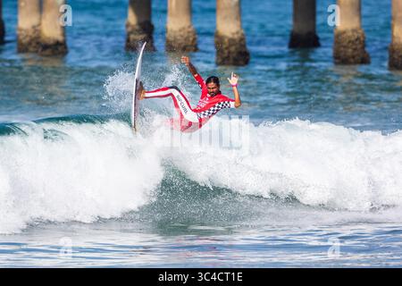 30. Juli 2018 – Huntington Beach, Kalifornien, USA – Oney Anwar (IDN) steigt in Runde 2 der 2018 VANS US Open of Surfing auf, nachdem er die dritte Runde der ersten Runde in Huntington Beach, Kalifornien, USA gewonnen hat. (Bild: © Sean Rowland/WSL Via ZUMA Wire/ZUMAPRESS.com) Stockfoto