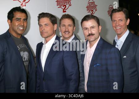 April 2018 - Los Angeles, CA, USA - LOS ANGELES - APR 11: Kevin Heffernan, Jay Chandrasekhar, Rob Lowe, Paul Soter, Steve Lemme, Erik Stolhanske bei der Premiere von „Super Troopers 2“ im ArcLight Hollywood am 11. April 2018 in Los Angeles, CA (Foto: © Kathy Hutchins Via ZUMA Wire) Stockfoto