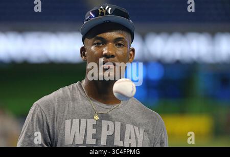 21. August 2018: Miami, FL, USA: Der New York Yankees-Infield-Spieler Miguel Andujar startet am Dienstag, den 21. August 2018 im Marlins Park in Miami ein Spiel gegen die Miami Marlins. (Bild: © David Santiago/TNS via ZUMA Wire) Stockfoto