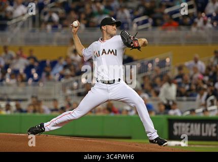 22. August 2018 – Miami, FL, USA – Miami Marlins Pitcher Trevor Richards arbeitet während des ersten Inning gegen die New York Yankees im Marlins Park in Miami am Mittwoch, den 22. August 2018. Die Marlins haben mit 9:3 gewonnen. (Bild: © David Santiago/TNS via ZUMA Wire) Stockfoto