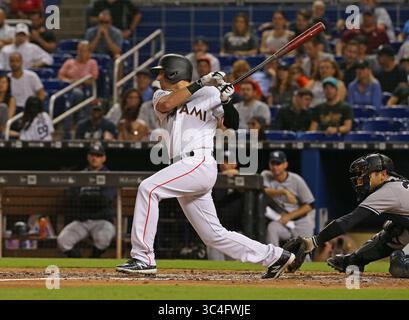 22. August 2018: Miami, FL, USA - die Austin Dean der Miami Marlins treffen am Mittwoch, den 22. August 2018, eine Single im vierten Inning gegen die New York Yankees im Marlins Park in Miami. Die Marlins haben mit 9:3 gewonnen. (Bild: © David Santiago/TNS via ZUMA Wire) Stockfoto