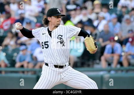 Chicago, Usa. Juli 2025. Der Chicago White Sox Starting Pitcher Davis Martin (65) wirft am Montag, 28. Juli 2025, gegen die Philadelphia Phillies beim ersten Inning im Rate Field in Chicago, IL. Foto: Mark Black/UPI Credit: UPI/Alamy Live News Stockfoto