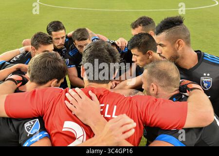 29. August 2018 - San Jose, Kalifornien, Vereinigte Staaten - San Jose, CA - Mittwoch, 29. August 2018: San Jose Earthquakes treffen sich während eines Major League Soccer (MLS)-Spiels zwischen den San Jose Earthquakes und dem FC Dallas im Avaya Stadium. (Kreditbild: © John Todd/ISIPhotos via ZUMA Wire) Stockfoto