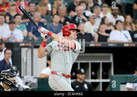 Chicago, Usa. Juli 2025. Philadelphia Phillies Max Kepler (17) schlägt gegen die Chicago White Sox während des vierten Inning im Rate Field in Chicago, IL am Montag, 28. Juli 2025. Foto: Mark Black/UPI Credit: UPI/Alamy Live News Stockfoto