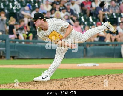 Chicago, Usa. Juli 2025. Der Chicago White Sox Pitcher Grant Taylor (31) wirft am 28. Juli 2025 gegen die Philadelphia Phillies während des neunten Inning im Rate Field in Chicago, IL. Foto: Mark Black/UPI Credit: UPI/Alamy Live News Stockfoto