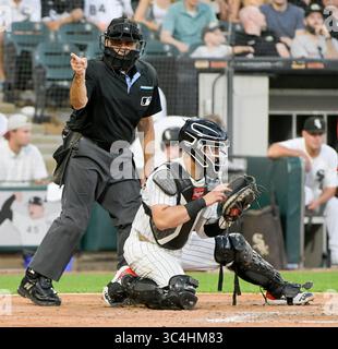 Chicago, Usa. Juli 2025. Phil Cuzzi (10) während eines Spiels zwischen den Chicago White Sox und Philadelphia Phillies im Rate Field in Chicago, IL am Montag, 28. Juli 2025. Foto: Mark Black/UPI Credit: UPI/Alamy Live News Stockfoto