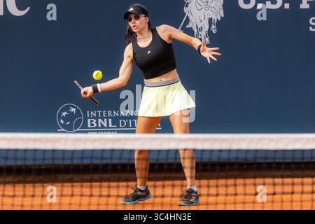 Palermo, Italien. Juli 2025. Palermo Ladies Open 2025: Estelle Cascino und Shuo Feng gegen Momoko Kobori und Ayano Shimizu. Estelle Cascino im Endspiel in Palermo. (Kreditbild: © Antonio Melita/Pacific Press via ZUMA Press Wire) NUR REDAKTIONELLE VERWENDUNG! Nicht für kommerzielle ZWECKE! Stockfoto