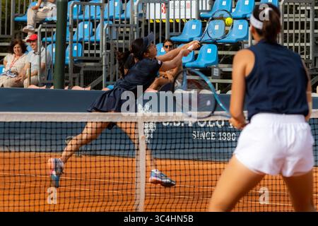 Palermo, Italien. Juli 2025. Palermo Ladies Open 2025: Estelle Cascino und Shuo Feng gegen Momoko Kobori und Ayano Shimizu. Ayano Shimizu während des letzten Spiels in Palermo. (Kreditbild: © Antonio Melita/Pacific Press via ZUMA Press Wire) NUR REDAKTIONELLE VERWENDUNG! Nicht für kommerzielle ZWECKE! Stockfoto