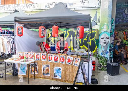 Fitzroy, Melbourne, Australien, der Fitzroy Mills Flohmarkt für Kunsthandwerker und kreative, die eine Auswahl an Kleidung und Schmuck verkaufen, Victoria, Australien Stockfoto