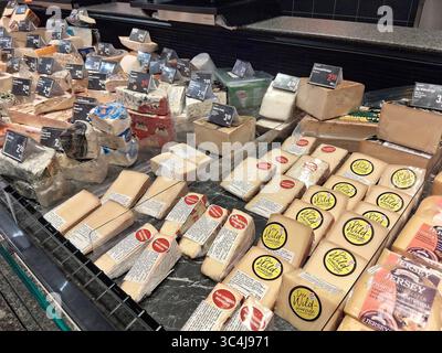 Marktkauf - Einkauf zu Zeiten von Inflation. Marktkauf - Einkauf in einem Supermarkt oder Discounter *** Marktkauf Einkaufen in Zeiten der Inflation Marktkauf Einkaufen in einem Supermarkt oder Discounter Stockfoto