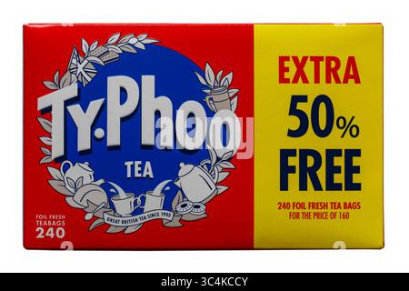 Karton mit Ty-Phoo Teebeuteln Teebeutel extra 50% kostenlos 240 Folien Frischtee Beutel zum Preis von 160 isoliert auf weißem Hintergrund Stockfoto