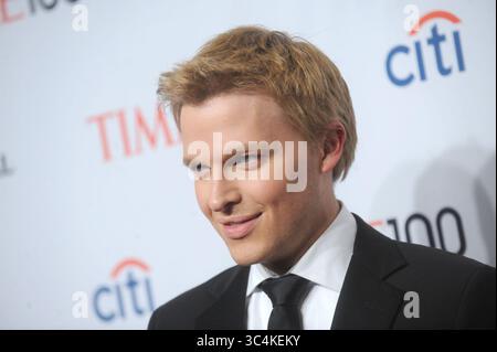 NEW YORK, NY - 29. APRIL: Ronan Farrow nimmt am 29. April 2014 an der TIME 100 Gala Teil, den 100 einflussreichsten Menschen der Welt, im Jazz im Lincoln Center...People: Ronan Farrow (Credit Image: © SMG via ZUMA Wire) Stockfoto