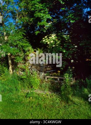 Ruine Hütte in Acharn, Duror, Highland, Schottland, Großbritannien, Heim von James of the Glen im Jahr 1752, der zu Unrecht für den Appin-Mord angeklagt und gehängt wurde. Stockfoto