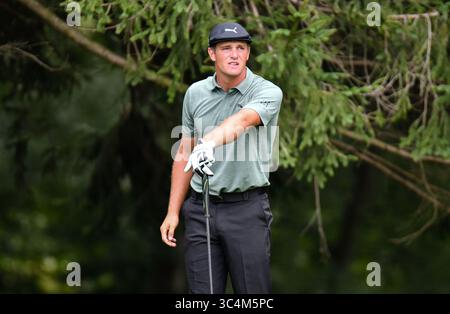 Freitag, 7. September 2018: Bryson DeChambeau folgt seinen Abschlagschuss auf dem 4. Loch während der zweiten Runde der BMW Championship auf dem Aronimink Golf Course in Newtown Square, Pennsylvania. Gregory Vasil/CSM(Kreditbild: &Copy; Gregory Vasil/CSM via ZUMA Wire) Stockfoto