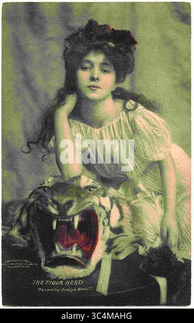 Juni 2018 – USA – Evelyn Nesbit, The Tiger-Head, Portrait on Tiger-Skin Teppich, Postkarte, 1902 (Kreditbild: © JT Vintage/Glasshouse Via ZUMA Wire) Stockfoto