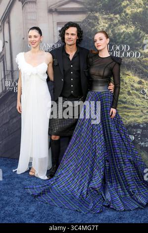 Hermine Corfield, Jamie Roy und Harriet Slater bei der Premiere der Starz Serie Outlander: Blood of My Blood im DGA Theater. Los Angeles, 28.07.2025 *** Hermine Corfield, Jamie Roy und Harriet Slater bei der Premiere der Starz-Serie Outlander Blood of My Blood im DGA Theater Los Angeles, 28 07 2025 Foto:XC.xVanxWagonerx/xFuturexImagex Outlander 5797 Stockfoto