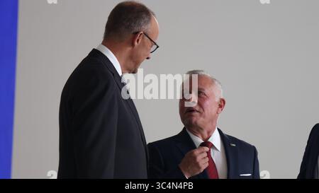 Berlin, Deutschland, 29. Juli 2025. Pressebegegnung von Bundeskanzler Friedrich Merz (GER) und seiner Majestät König Abdullah II. Bin Al-Hussein (JOR) vom Haschemitischen Königreich Jordanien. Foto: Klaus Kroenert Credit: Klaus Kroenert/Alamy Live News Stockfoto