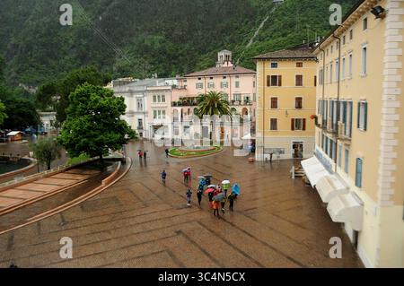 Rival del garda/Itlay/31. Mai 2024/Regenfall im gardasee oder Riva del garda Itlay (Foto: Francis Joseph Dean/Dean Pictures) (nicht für kommerzielle Zwecke) Stockfoto