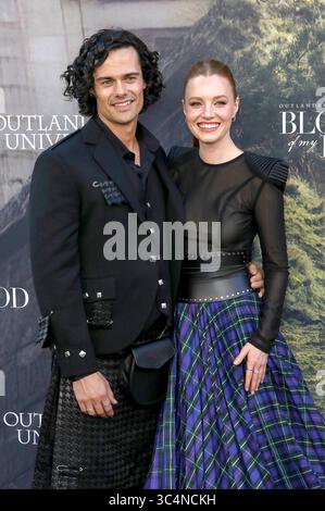 Jamie Roy und Harriet Slater bei der Premiere der Starz Serie Outlander: Blood of My Blood im DGA Theater. Los Angeles, 28.07.2025 Stockfoto
