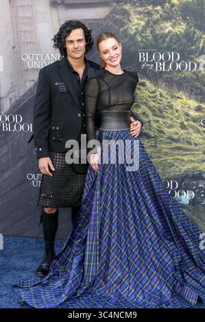 Jamie Roy und Harriet Slater bei der Premiere der Starz Serie Outlander: Blood of My Blood im DGA Theater. Los Angeles, 28.07.2025 Stockfoto