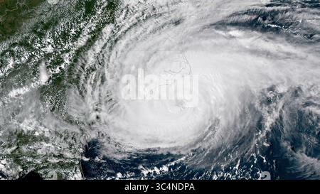 13. September 2018 - Houston, TX, Vereinigte Staaten von Amerika - Blick vom Satelliten GOES East des Hurrikans Florence die Ostküste der Vereinigten Staaten September in der Erdumlaufbahn. (Kreditbild: © NASA via ZUMA Wire) Stockfoto