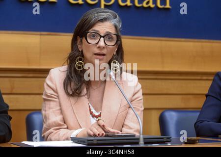 Italien, Rom, 29. Juli 2025: Die Abgeordnetenkammer Francesca Albanese, UN-Sonderberichterstatterin für die besetzten palästinensischen Gebiete, legt den jüngsten Bericht vor. Das Dokument mit dem Titel "von einer Besatzungswirtschaft zu einer völkermörderischen Wirtschaft" umfasst 39 Seiten, in denen die Rolle großer Technologie- und Tourismusunternehmen bei der Unterstützung israelischer Militäroperationen in den besetzten palästinensischen Gebieten angeprangert wird. Foto © Stefano Carofei/Sintesi/Alamy Live News Stockfoto