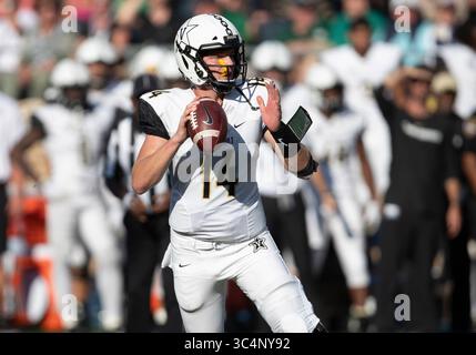 15. September 2018: Der Vanderbilt Quarterback Kyle Shurmur (14) übergibt den Ball während der NCAA-Football-Action zwischen den Vanderbilt Commodores und den Notre Dame Fighting Irish im Notre Dame Stadium in South Bend, Indiana. Notre Dame besiegte Vanderbilt mit 22:17. John Mersits/CSM.(Kreditbild: &Copy; John Mersits/CSM via ZUMA Wire) Stockfoto