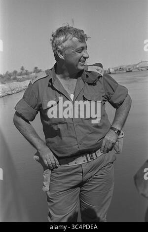 31. Oktober 1973 - ISR - Aktenfoto von Premierminister Ariel Sharon, 31. Oktober 1973, während des Jom-Kippur-Krieges. Premierminister Ariel Sharon wurde am Mittwoch Abend, 4. Januar 2006, sieben Stunden notoperiert, um Blutungen in seinem Gehirn zu stoppen. (Abbildung: © GPO/Flash 90/TNS via ZUMA Wire) Stockfoto