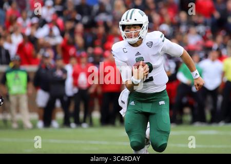 22. September 2018: Ohio Bobcats QB Nathan Rourke läuft im Nippert Stadium in Cincinnati, Ohio, für einen Halbfinale-Touchdown während eines NCAA-Fußballspiels zwischen den Cincinnati Bearcats und den Ohio University Bobcats. Kevin Schultz/CSM(Credit Image: &Copy; Kevin Schultz/CSM via ZUMA Wire) Stockfoto
