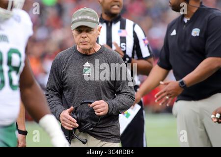 22. September 2018: Ohio Bobcats Trainer Frank Solich während eines NCAA-Fußballspiels zwischen den Cincinnati Bearcats und den Ohio University Bobcats im Nippert Stadium in Cincinnati, Ohio. Kevin Schultz/CSM(Credit Image: &Copy; Kevin Schultz/CSM via ZUMA Wire) Stockfoto