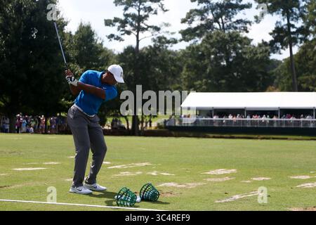 22. September 2018 – Atlanta, Georgia, USA – Tiger Woods übt sich vor der dritten Runde der TOUR Championship 2018 aus. (Bild: © Debby Wong/ZUMA Wire) Stockfoto