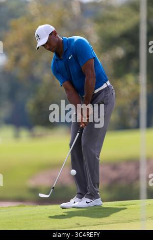 22. September 2018 – Atlanta, Georgia, USA – Tiger Woods stürzt sich in der dritten Runde der TOUR Championship 2018 auf den 8. Platz. (Bild: © Debby Wong/ZUMA Wire) Stockfoto