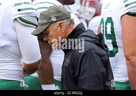 22. September 2018: Ohio Bobcats Trainer Frank Solich während eines NCAA-Fußballspiels zwischen den Cincinnati Bearcats und den Ohio University Bobcats im Nippert Stadium in Cincinnati, Ohio. Kevin Schultz/CSM(Credit Image: &Copy; Kevin Schultz/CSM via ZUMA Wire) Stockfoto