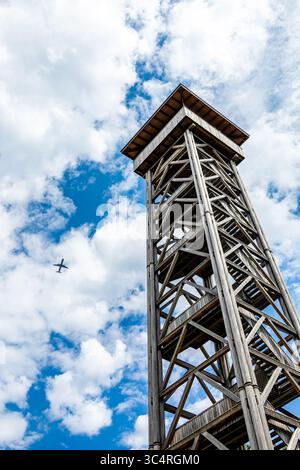 Wanderung zum Aussichtspunkt Goethe-Turm mit fantastischem Blick über die Mainmetropole Frankfurt am Main - Hessen - Deutschland Stockfoto