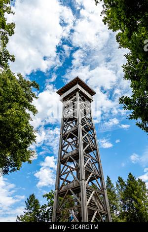 Wanderung zum Aussichtspunkt Goethe-Turm mit fantastischem Blick über die Mainmetropole Frankfurt am Main - Hessen - Deutschland Stockfoto