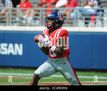 22. September 2018: OLE' Miss WR, Elijah Moore (8), macht den Fang während des NCAA DI-Spiels im Vaught-Hemingway Stadium in Oxford, MS. OLE' Miss besiegte Kent State, 38-17. Kevin Langley/CSM(Kreditbild: &Copy; Kevin Langley/CSM via ZUMA Wire) Stockfoto