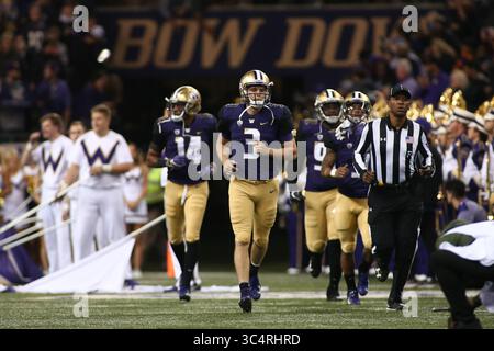 22. September 2018: Washington Huskies Quarterback Jake Browning (3), Washington Huskies Defensive Back JoJo McIntosh (14), Washington Huskies Running Back Myles Gaskin (9) und Washington Huskies Defensive Lineman Jaylen Johnson (92) laufen als Mannschaftskapitän aus, bevor ein Spiel zwischen den Arizona State Sun Devils und Washington Huskies im Husky Stadium in Seattle, WA, WA, ausgetragen wurde. Sean Brown/CSM(Credit Image: &Copy; Sean Brown/CSM via ZUMA Wire) Stockfoto