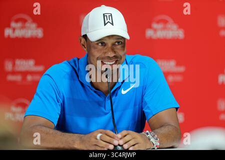 22. September 2018 – Atlanta, Georgia, USA – Tiger Woods spricht nach der dritten Runde der TOUR Championship 2018 mit den Medien. (Bild: © Debby Wong/ZUMA Wire) Stockfoto