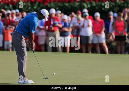 22. September 2018 – Atlanta, Georgia, USA – Tiger Woods gewinnt in der dritten Runde der TOUR Championship 2018 den 18. Platz. (Bild: © Debby Wong/ZUMA Wire) Stockfoto