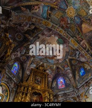 Ein Bild des üppigen Innenraums der St. Nicolas Kirche in Valencia. Stockfoto
