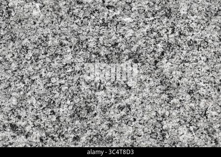 Nahtloses Nahfoto der Granitoberfläche in Graustufen mit komplexen natürlichen Mustern, Texturen und Mineraldetails. Ideal für Hintergründe, Nachteile Stockfoto