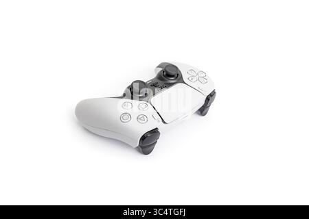 Sony PlayStation 5, PS5-Controller isoliert auf weiß Stockfoto