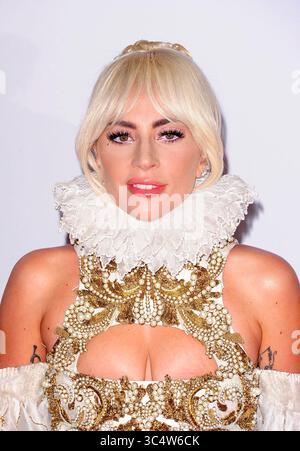 28. September 2018 – London, Vereinigtes Königreich Großbritannien und Nordirland – Lady Gaga kommt am 27. September 2018 zu einer Vorführung von „A Star Is Born“ im GUE West End in London (Credit Image: © Famous/Ace Pictures via ZUMA Press) Stockfoto