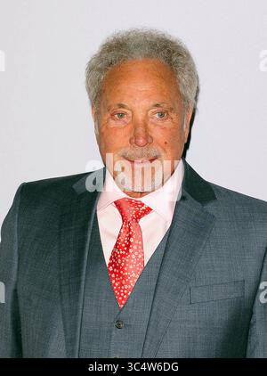 28. September 2018 – London, Vereinigtes Königreich Großbritannien und Nordirland – Tom Jones kommt am 27. September 2018 zu einer Vorführung von „A Star Is Born“ im GUE West End in London (Credit Image: © Famous/Ace Pictures via ZUMA Press) Stockfoto
