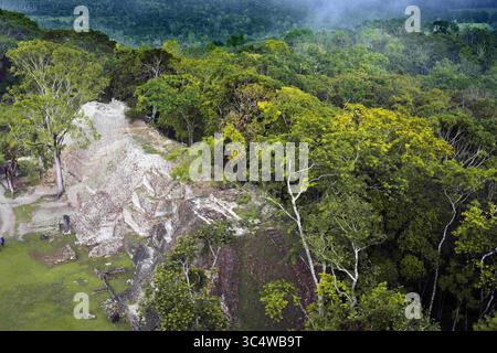 November 2016 - Belize - Luftaufnahme der Maya-Ruinen der archäologischen Stätte Xunantunich in der Nähe von San Ignacio, Belize (Bild: © Sergi Reboredo/ZUMA Wire) Stockfoto